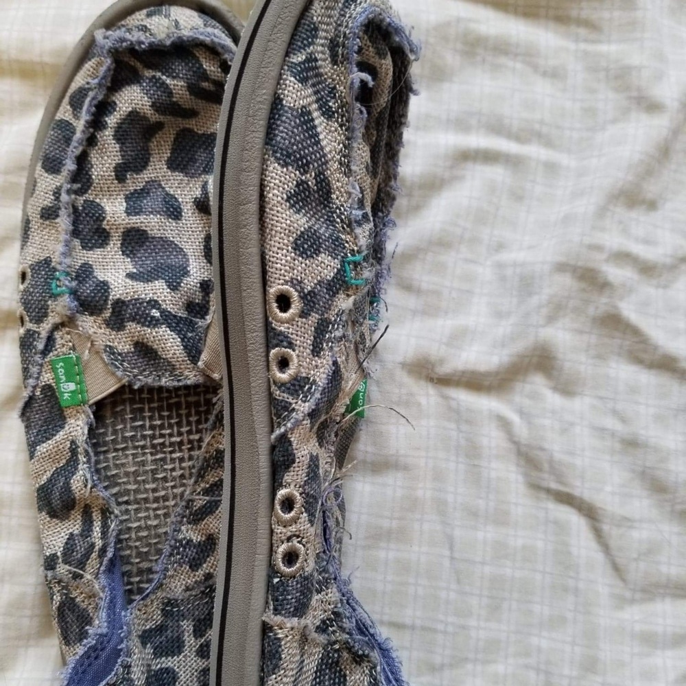Size 10 Sanuk slide-ons